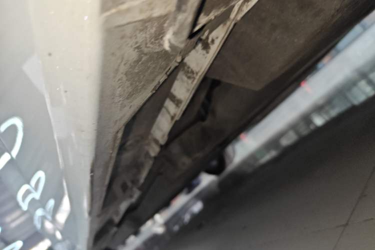 Used Toyota Avalon 2021 2.5L Luxury Edition Left Side Sill