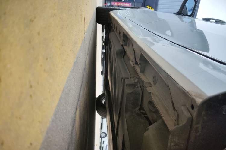 Used Toyota Avalon 2021 2.5L Luxury Edition Left Side Sill