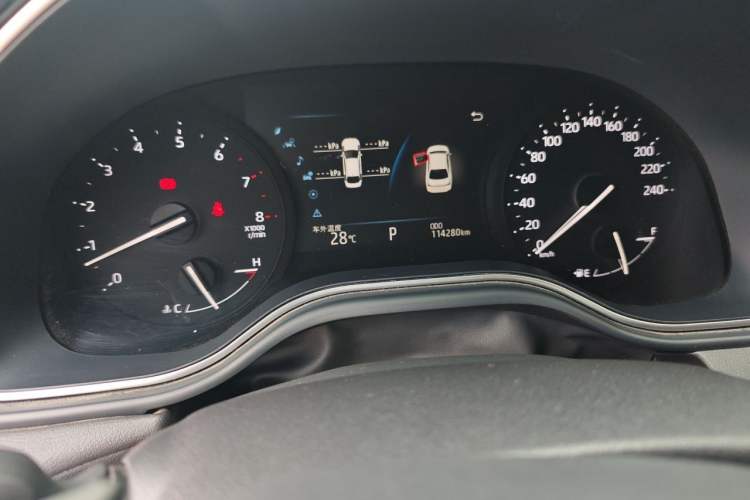 Used Toyota Avalon 2021 2.5L Luxury Edition Odometer Close Up