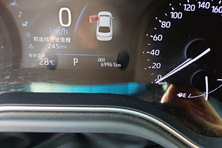 Used Toyota Avalon 2021 2.5L Luxury Edition Odometer Close Up