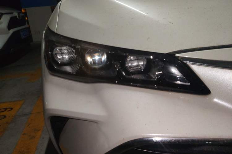 Used Toyota Avalon 2021 2.5L Luxury Edition Right Front Headlight