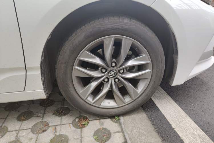 Used Toyota Avalon 2021 2.5L Luxury Edition Right Front Wheel Hub