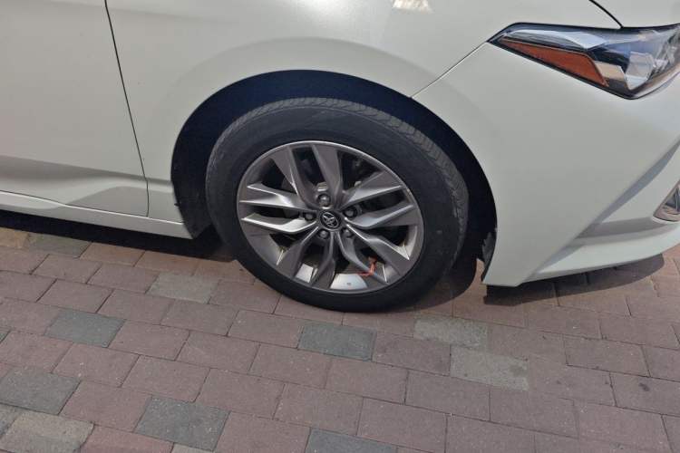 Used Toyota Avalon 2021 2.5L Luxury Edition Right Front Wheel Hub