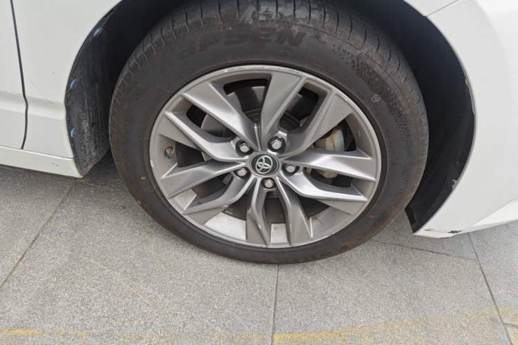 Used Toyota Avalon 2021 2.5L Luxury Edition Right Front Wheel Hub