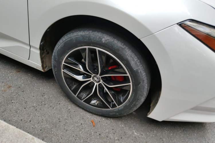 Used Toyota Avalon 2021 2.5L Luxury Edition Right Front Wheel Hub