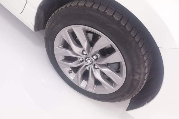 Used Toyota Avalon 2021 2.5L Luxury Edition Right Front Wheel Hub