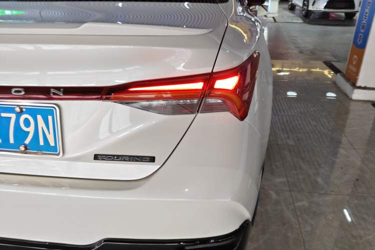 Used Toyota Avalon 2021 2.5L Touring Prestige SPORT Edition Right Rear Taillight