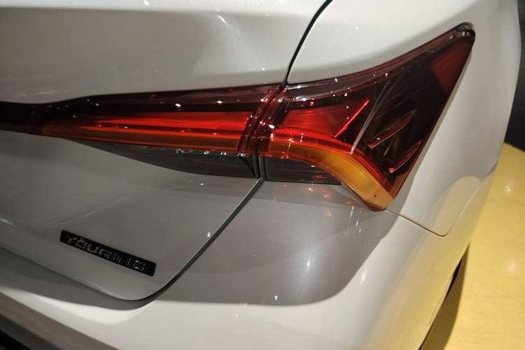 Used Toyota Avalon 2021 2.5L Touring Prestige SPORT Edition Right Rear Taillight