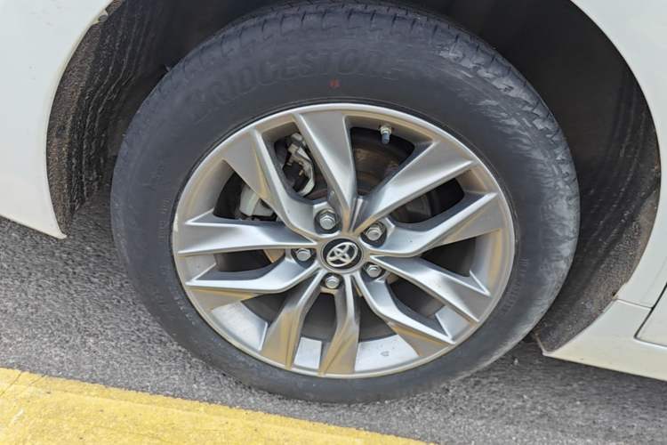 Used Toyota Avalon 2021 2.5L Luxury Edition Right Rear Wheel Hub