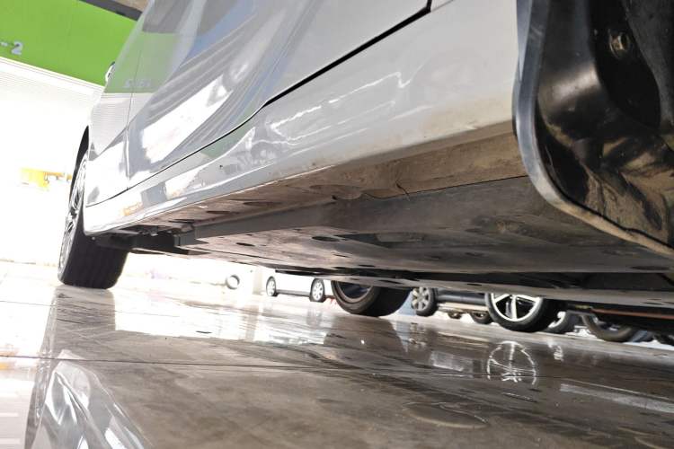 Used Toyota Avalon 2021 2.5L Touring Prestige SPORT Edition Right Side Sill