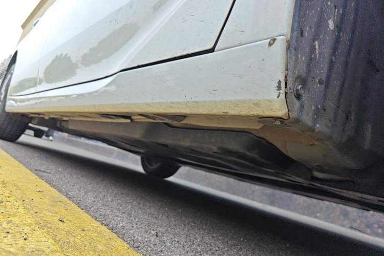 Used Toyota Avalon 2021 2.5L Luxury Edition Right Side Sill