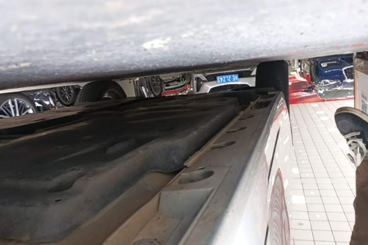 Used Toyota Avalon 2021 2.5L Luxury Edition Right Side Sill