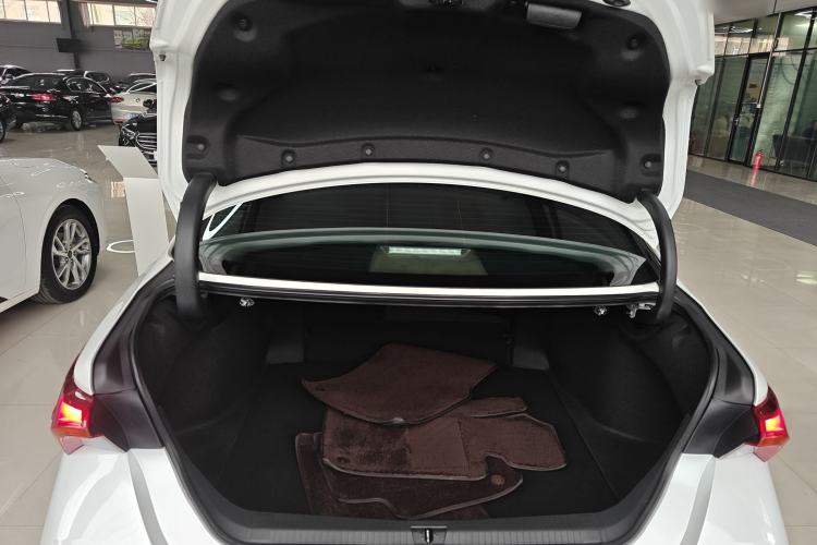 Used Toyota Avalon 2021 2.5L Luxury Edition Trunk