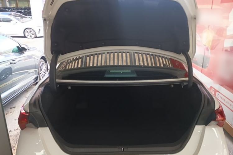 Used Toyota Avalon 2021 2.5L Luxury Edition Trunk