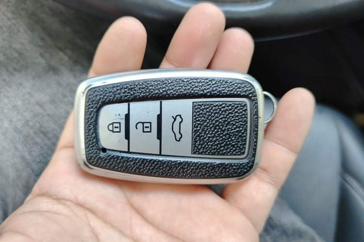 Used Toyota Avalon 2021 2.5L Luxury Edition Vehicle Key