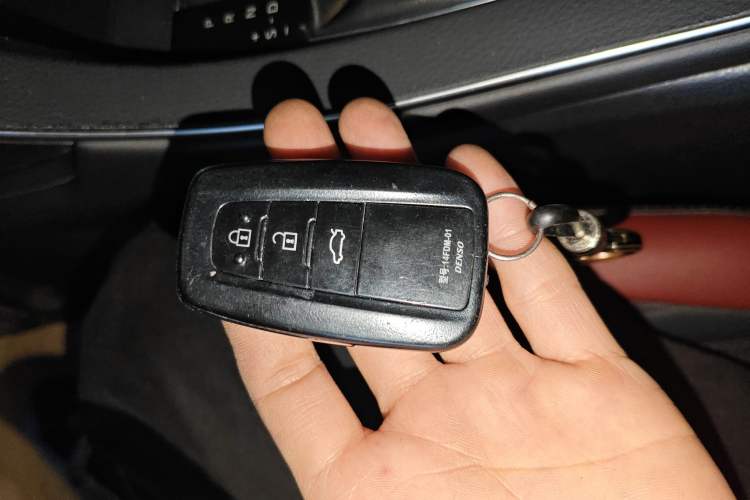Used Toyota Avalon 2021 2.5L Touring Prestige SPORT Edition Vehicle Key