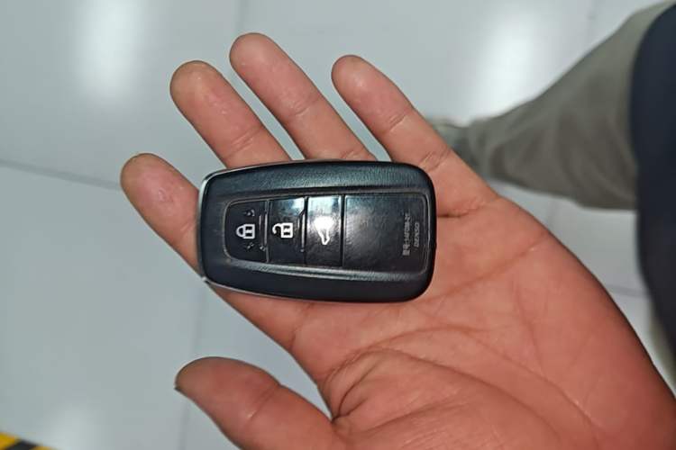 Used Toyota Avalon 2021 2.5L Luxury Edition Vehicle Key