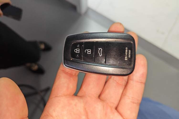 Used Toyota Avalon 2021 2.5L Luxury Edition Vehicle Key