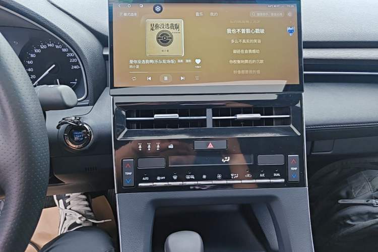 Used Toyota Avalon 2022 2.0L Luxury Edition Audio And AC Panel