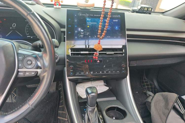Used Toyota Avalon 2022 2.0L XLE Premium Edition Audio And AC Panel