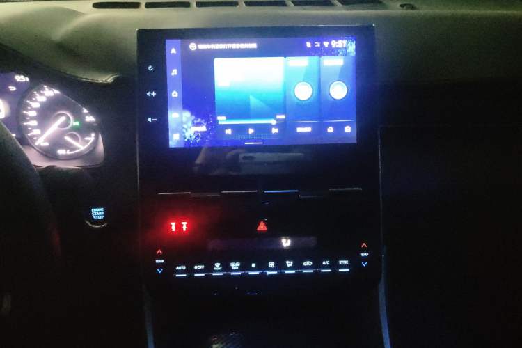 Used Toyota Avalon 2022 2.5L Luxury Edition Audio And AC Panel