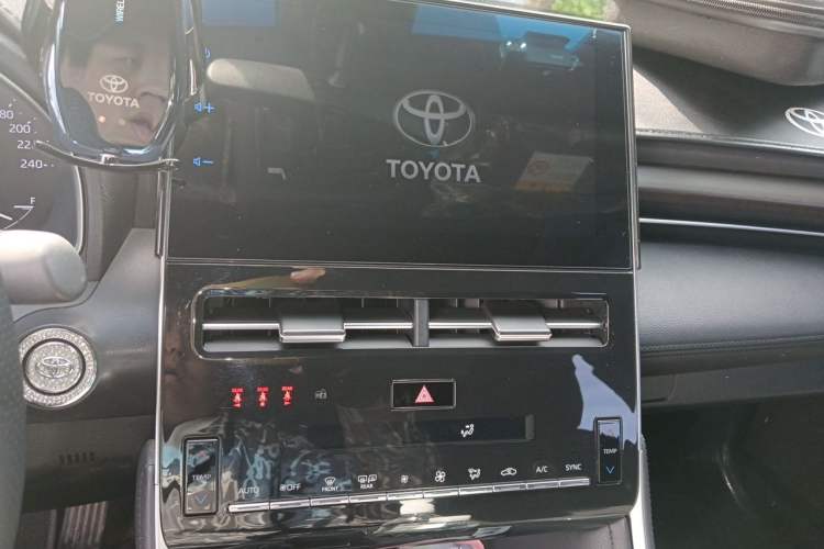 Used Toyota Avalon 2022 2.0L Luxury Edition Audio And AC Panel