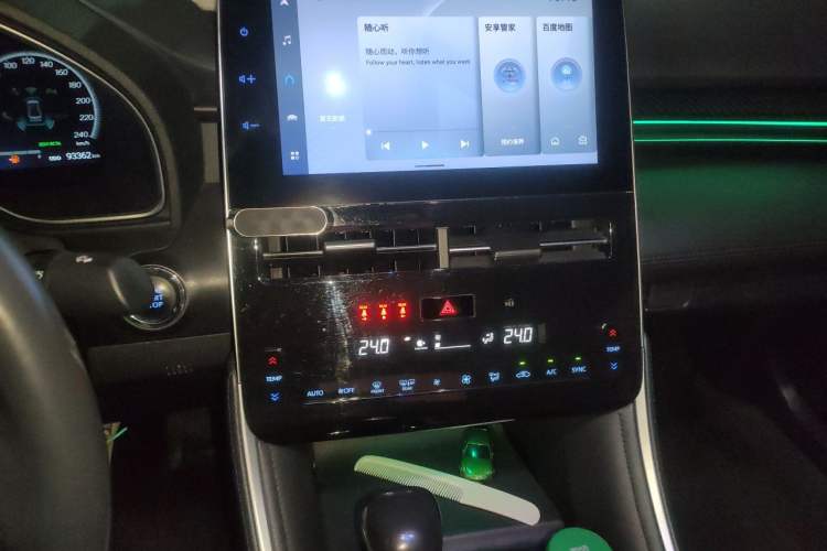 Used Toyota Avalon 2022 2.0L XLE Premium Edition Audio And AC Panel