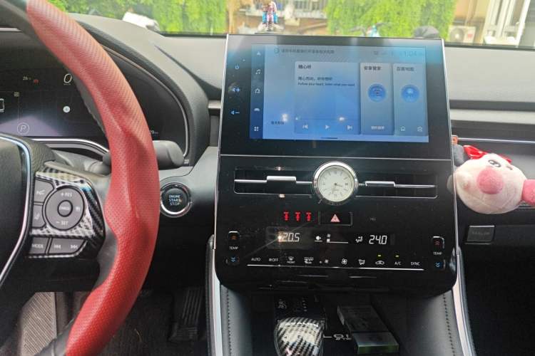 Used Toyota Avalon 2022 2.0L XLE Premium Edition Audio And AC Panel