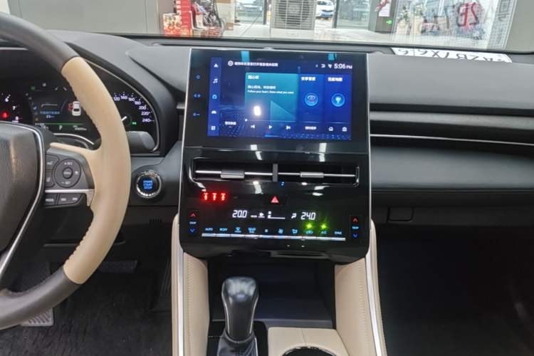 Used Toyota Avalon 2022 2.5L Luxury Edition Audio And AC Panel