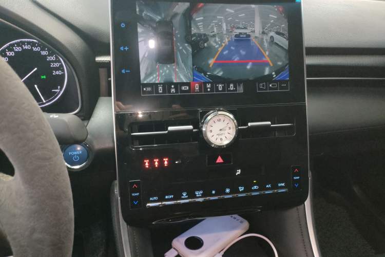 Used Toyota Avalon 2022 Dual-Engine 2.5L Luxury Edition Audio And AC Panel