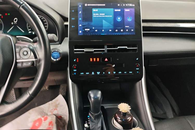 Used Toyota Avalon 2022 Dual-Engine 2.5L XLE Premium Edition Audio And AC Panel