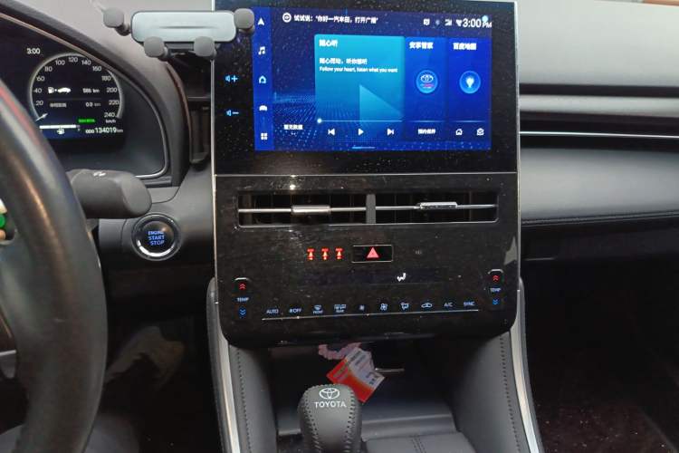 Used Toyota Avalon 2022 2.0L XLE Premium Edition Audio And AC Panel