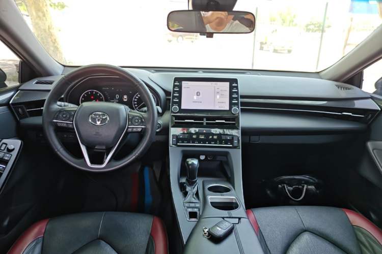 Used Toyota Avalon 2022 2.5L Touring Premium Edition Center Console