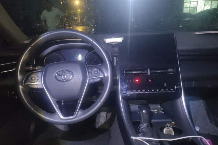 Used Toyota Avalon 2022 Dual-Engine 2.5L Luxury Edition Center Console