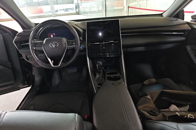 Used Toyota Avalon 2022 2.0L XLE Premium Edition Center Console