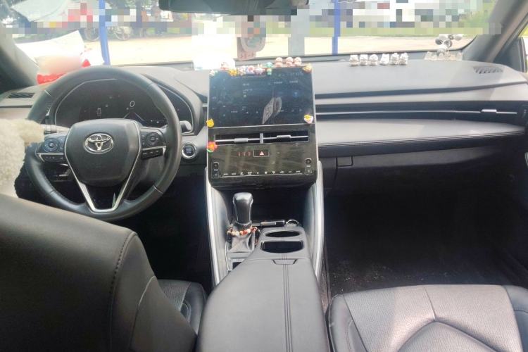 Used Toyota Avalon 2022 2.0L XLE Premium Edition Center Console