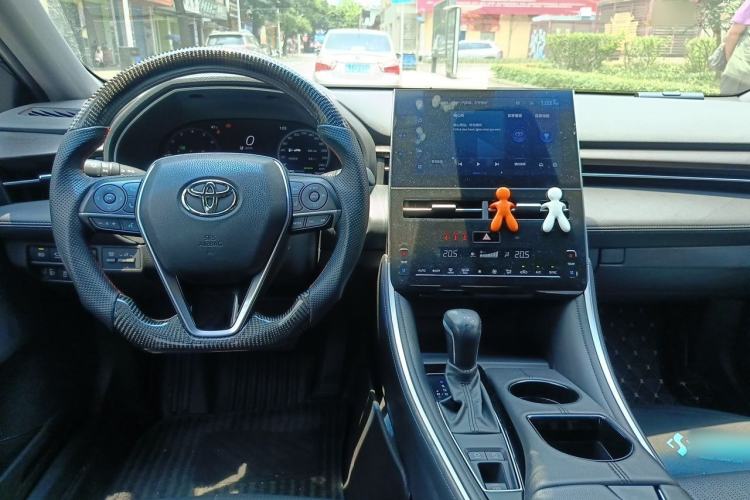 Used Toyota Avalon 2022 2.0L XLE Premium Edition Center Console
