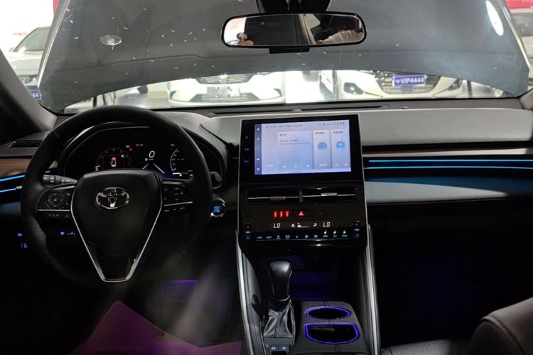 Used Toyota Avalon 2022 2.0L XLE Premium Edition Center Console