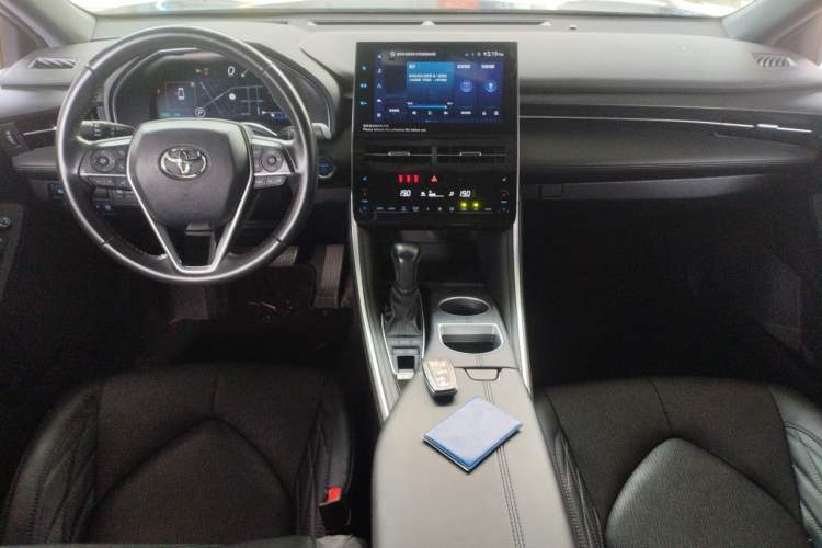 Used Toyota Avalon 2022 Dual-Engine 2.5L XLE Premium Edition Center Console