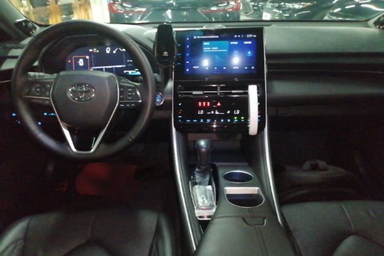 Used Toyota Avalon 2022 Dual-Engine 2.5L XLE Premium Edition Center Console