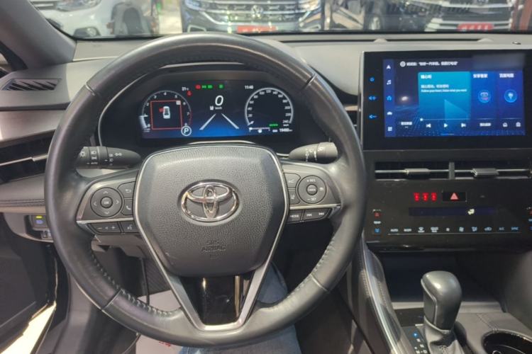 Used Toyota Avalon 2022 2.0L XLE Premium Edition Center Console