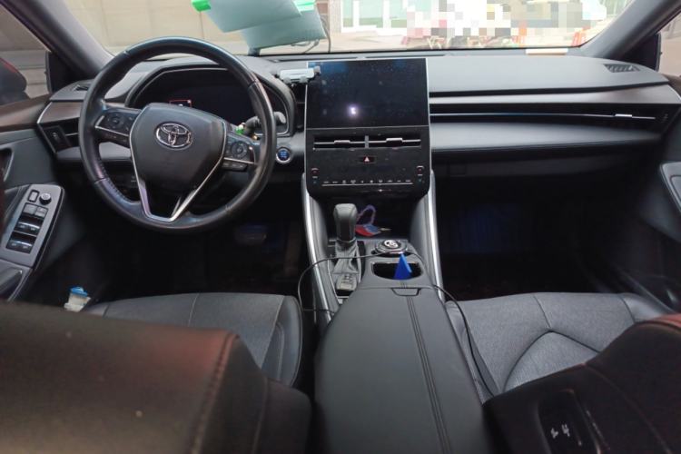 Used Toyota Avalon 2022 2.0L XLE Premium Edition Center Console