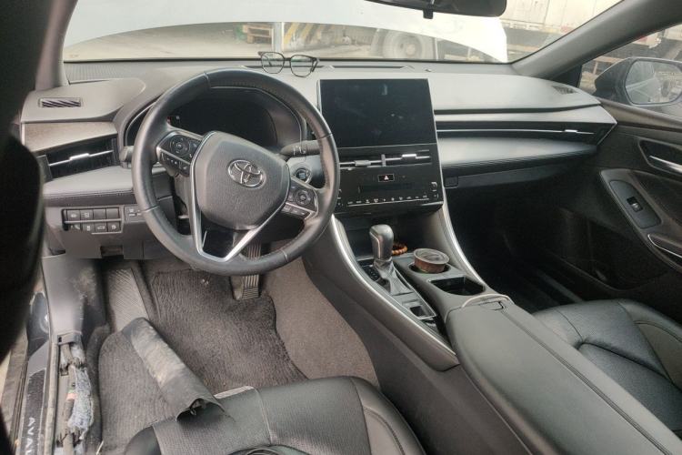 Used Toyota Avalon 2022 2.0L XLE Premium Edition Center Console
