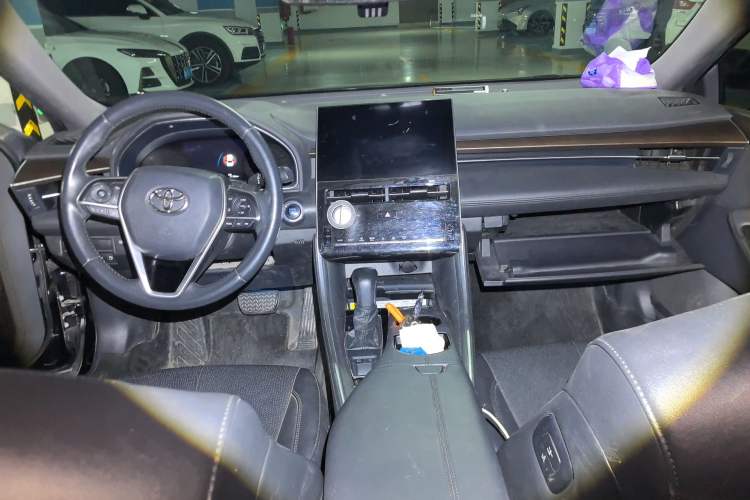 Used Toyota Avalon 2022 2.0L Luxury Edition Center Console