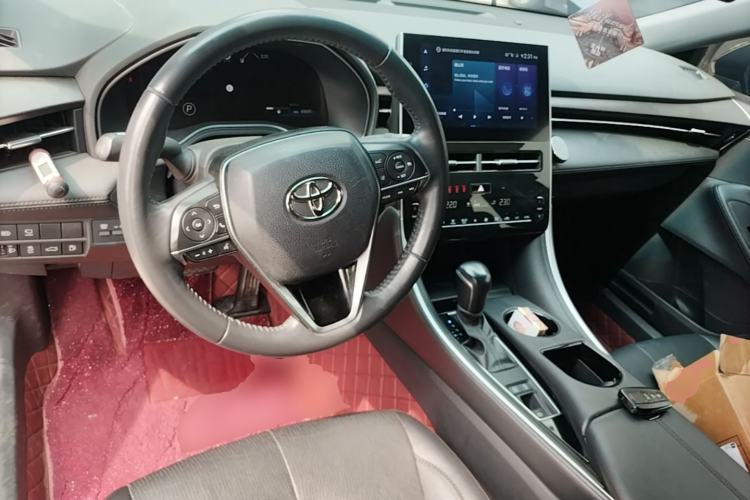 Used Toyota Avalon 2022 2.0L XLE Premium Edition Center Console