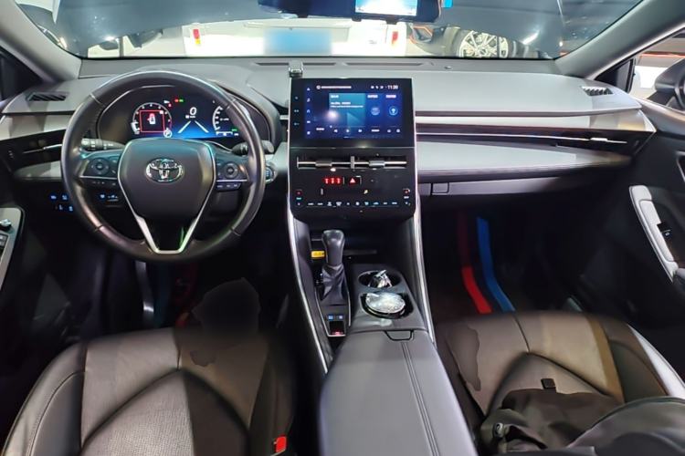Used Toyota Avalon 2022 2.0L XLE Premium Edition Center Console