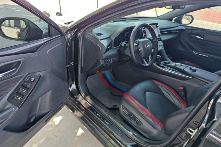 Used Toyota Avalon 2022 2.5L Touring Premium Edition Driver Seat