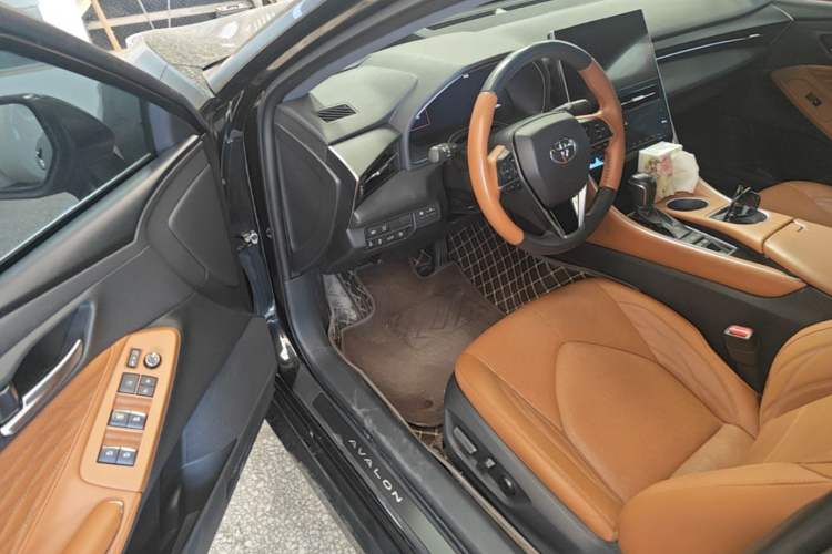 Used Toyota Avalon 2022 Dual-Engine 2.5L XLE Premium Edition Driver Seat