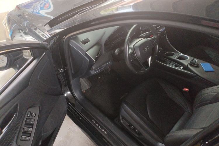 Used Toyota Avalon 2022 Dual-Engine 2.5L XLE Premium Edition Driver Seat