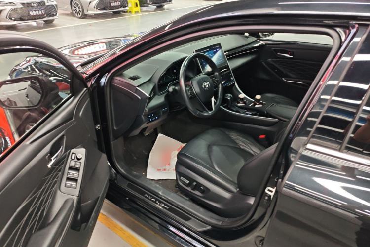 Used Toyota Avalon 2022 Dual-Engine 2.5L XLE Premium Edition Driver Seat